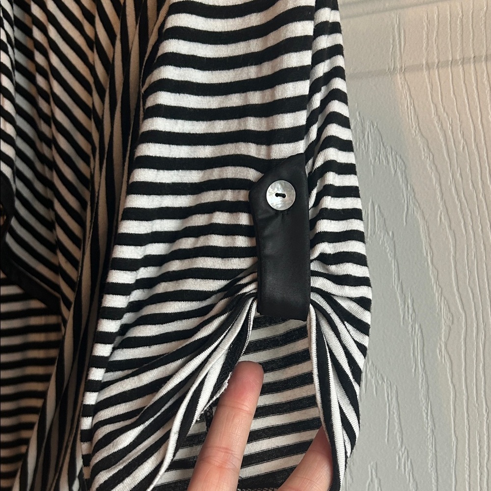 Black and White Striped Cardigan - Picture 5 of 11